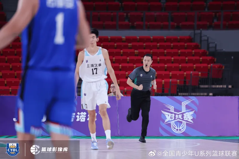 上海U21男篮对阵湖南工业大学精彩图集:上海大胜对手20分