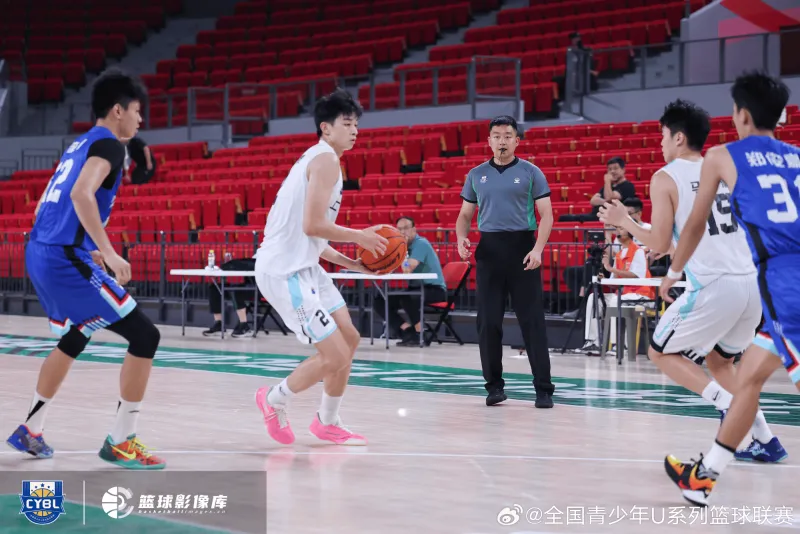 上海U21男篮对阵湖南工业大学精彩图集:上海大胜对手20分