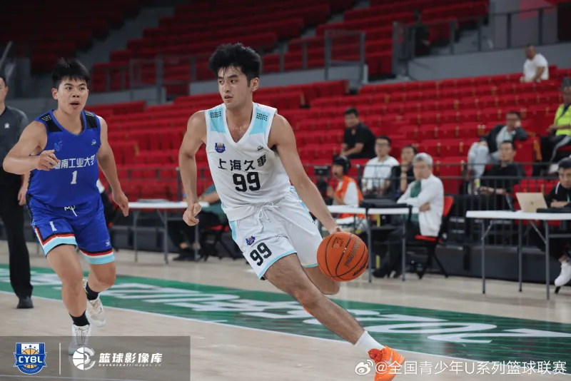 上海U21男篮对阵湖南工业大学精彩图集:上海大胜对手20分