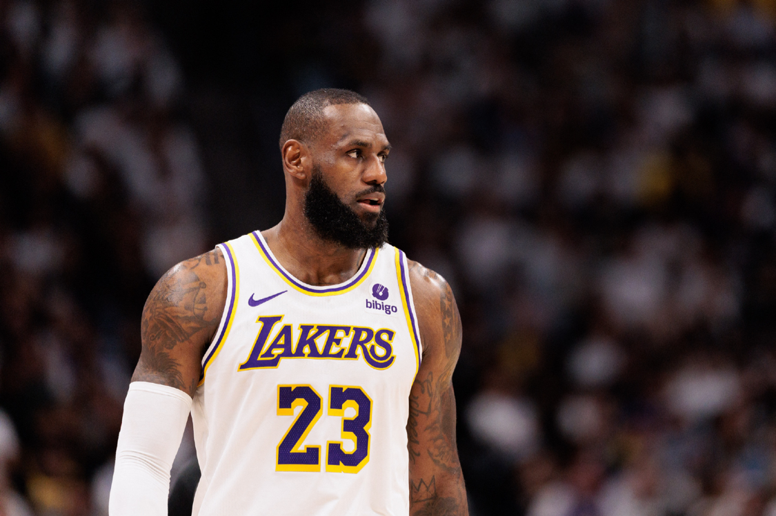 NG体育线上入口-太强了！詹姆斯赛前近13场场均25.6分6.5助攻6.2篮板！