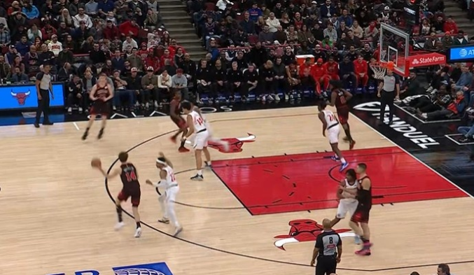 NG体育线上登陆-终结6连胜!哈登24+5+6快船狂输公牛28分 被轰25记三分