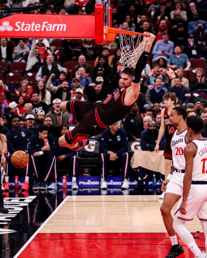 NG体育线上登陆-终结6连胜!哈登24+5+6快船狂输公牛28分 被轰25记三分