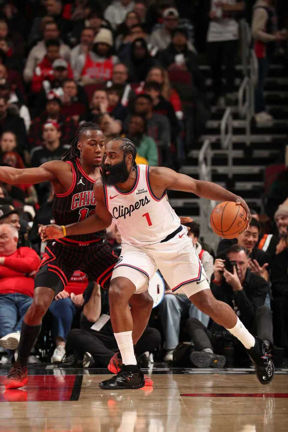 NG体育线上登陆-终结6连胜!哈登24+5+6快船狂输公牛28分 被轰25记三分