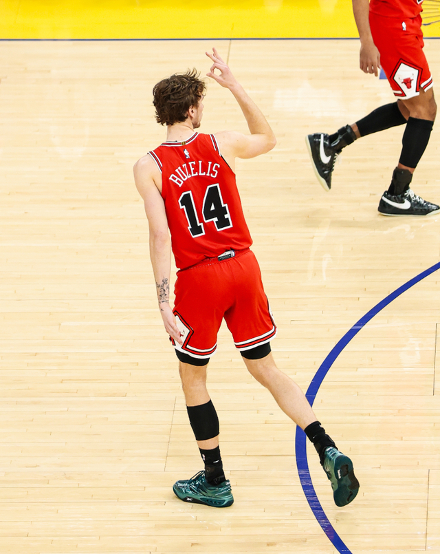 NG体育在线网站-轰41+6迎生涯夜!布泽利斯创5新高扎心库里 勇士准备掉西部第十?|公牛|斯蒂芬·库里|加时赛|吉迪|帕特·斯宾塞_新浪体育_新浪新闻