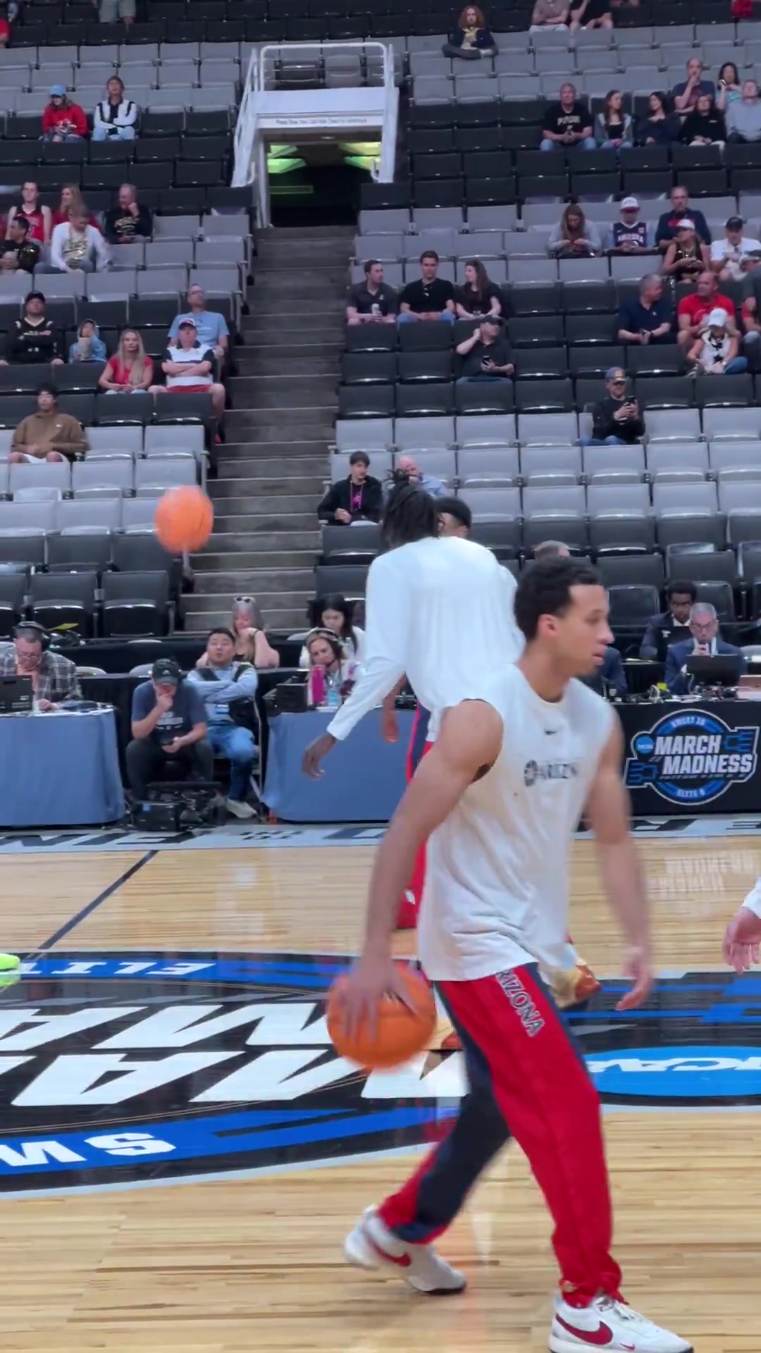 再躺一冠！亚利桑那大学夺疯三西区冠军 布莱斯大一休战一场没打